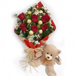 buquê com 6 rosas 6 ferreiro e pelúcia